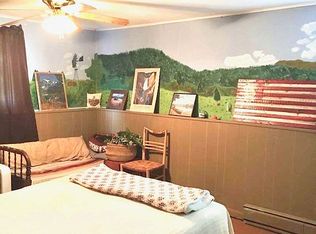 470 Oakcrest Dr, Hamilton, IL 62341