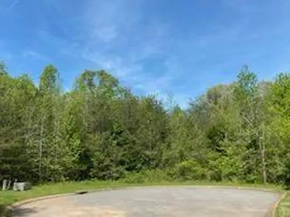 1000 Big Cedar Dr #105/106, Dunlap, TN 37327