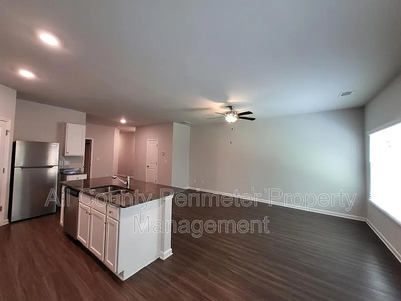 3 bed, 2.5 bath, 1776 sqft, $1,750 — Photo 4