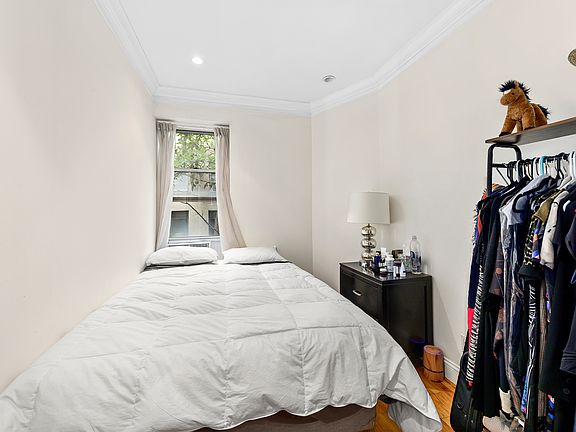 3rd image of 227 E 89th St APT 3C