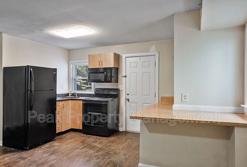 1st image of 1005 N 25th St APT 4