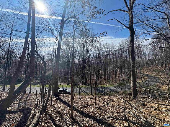 5th image of 28 Stone Chimneys Rd