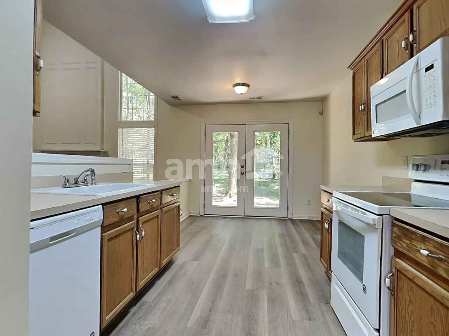 3 bed, 2.5 bath, 2073 sqft, $2,595 — Photo 3