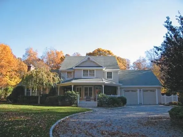 https://photos.zillowstatic.com/fp/03c56bd6ca2835e0a9061bb6895f6336-p_e.webp