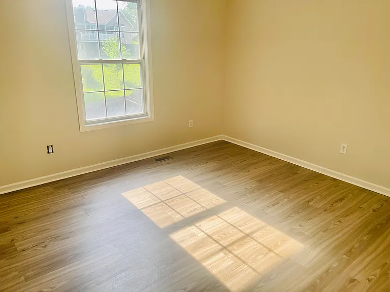 1704 NE Whitestone Dr — Photo 12