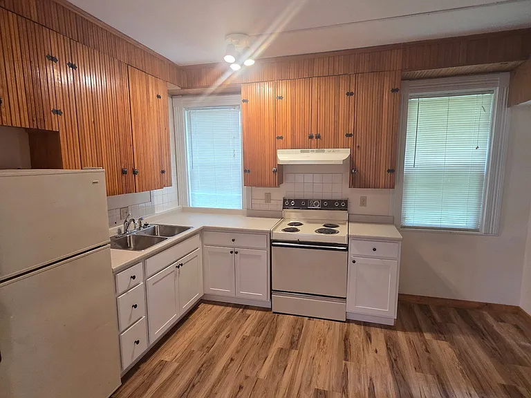 109 Pleasant St — Photo 1