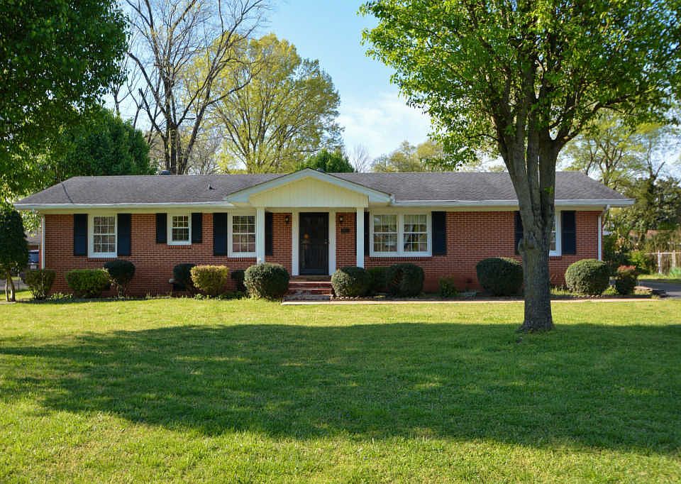 1st image of 911 Elliott Dr