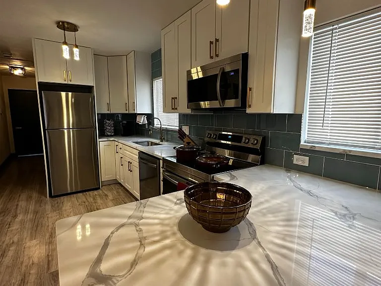 921 Regina Ave — Photo 6