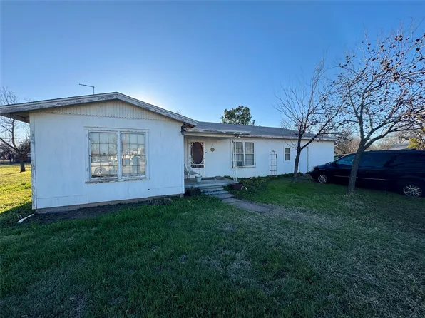 620 5th St, Hawley, TX 79525