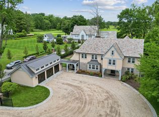 2 Chesterfield Ln, West Hartford, CT 06117