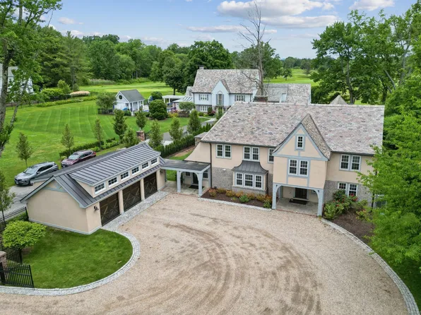 2 Chesterfield Lane, West Hartford, CT 06117