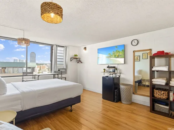 444 Niu St APT 1901, Honolulu, HI 96815