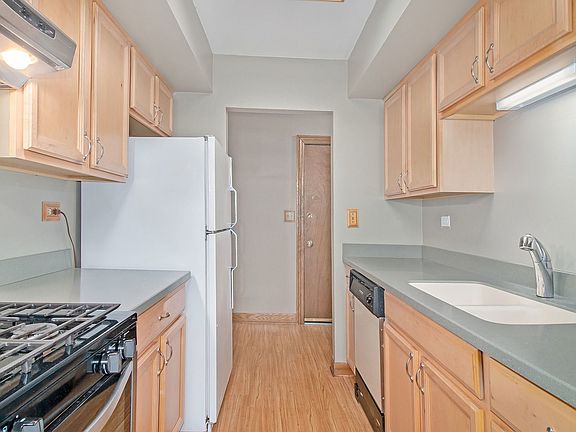 4th image of 2220 Country Club Dr APT 23