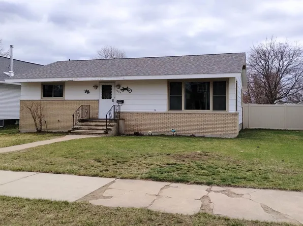 1305 Michigan Ave, Gladstone, MI 49837