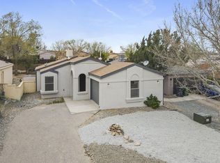 916 Charles Dr NE, Rio Rancho, NM 87144
