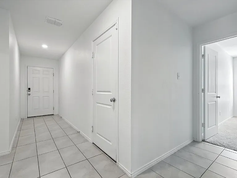 1653 Bluffview Dr — Photo 6