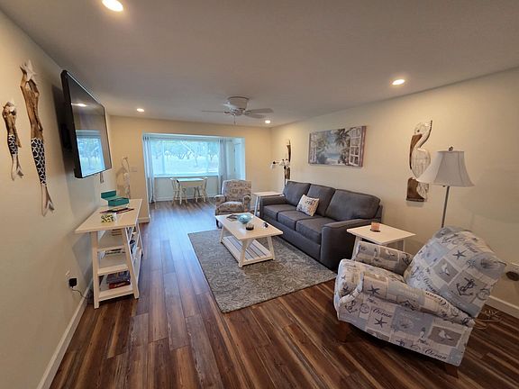 4th image of 5111 SE Miles Grant Rd APT 104