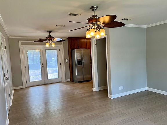 4th image of 511 Sharon Ave