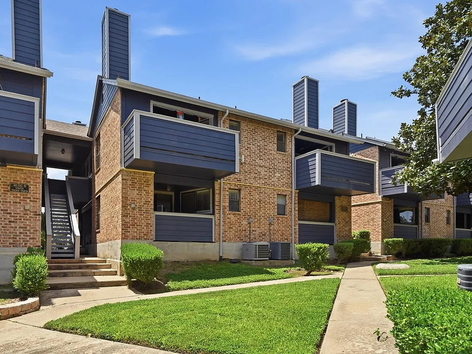 2500 Burleson Rd #402