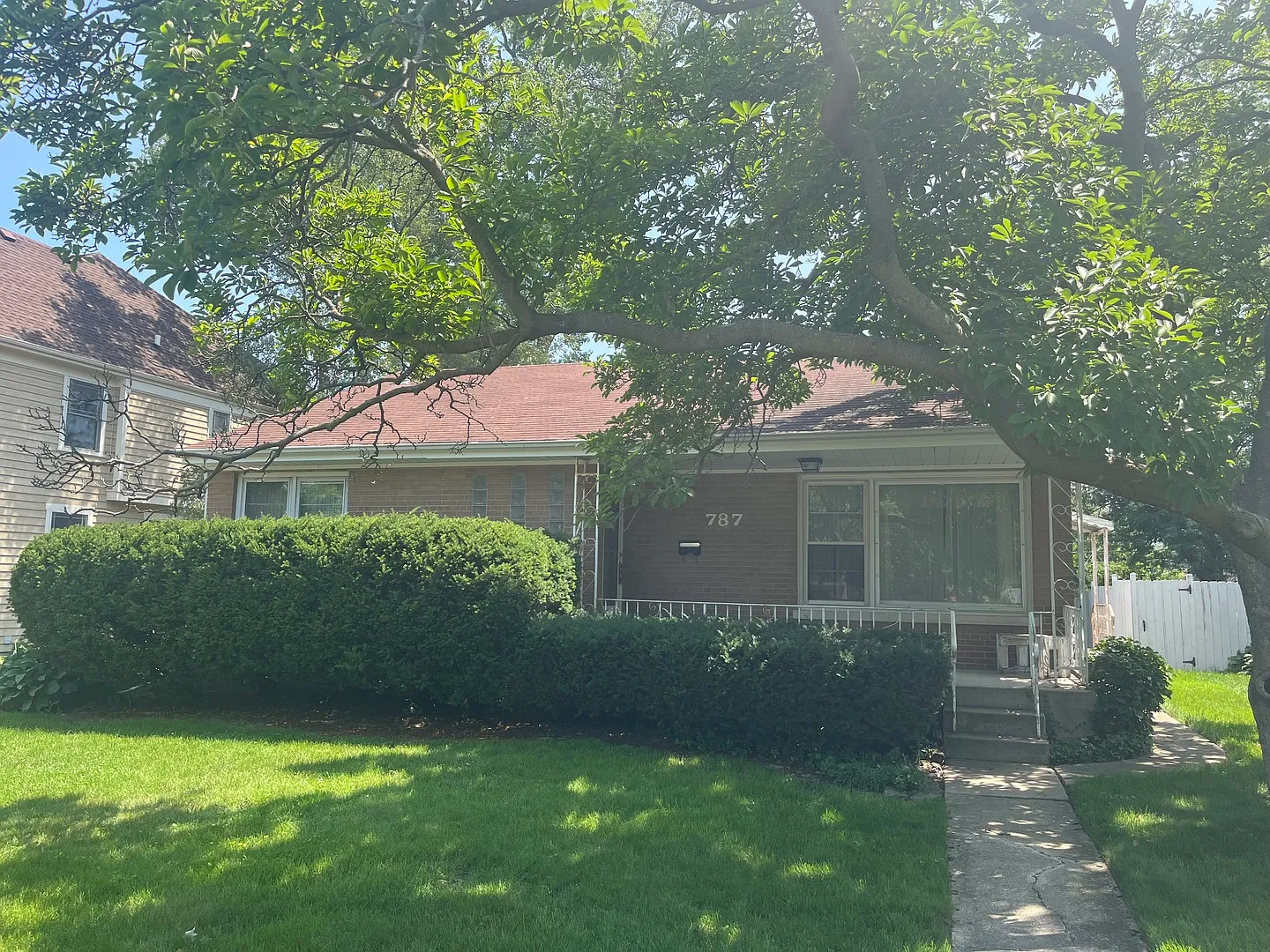 787 S Cambridge Ave photo 1
