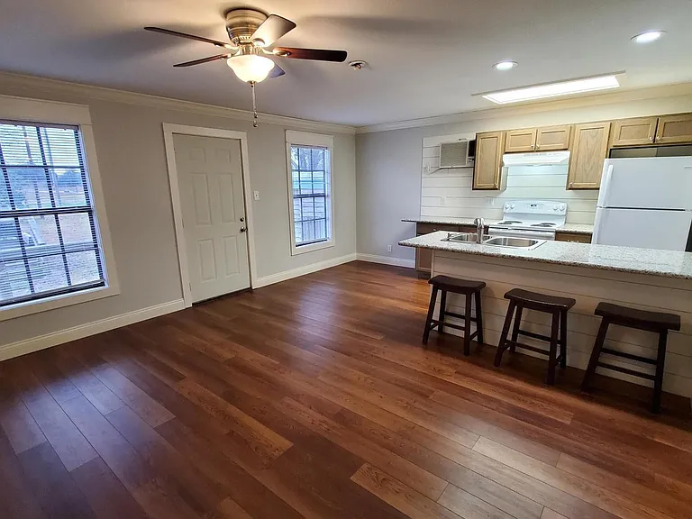 2321 E Milton Ave #B — Photo 8