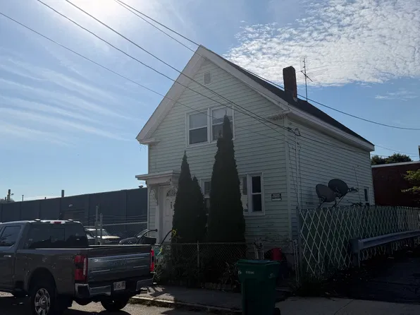 23 2nd St, Lowell, MA 01850