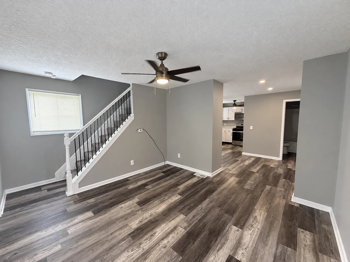 Three bedroom one bathroom home for rent — Photo 2