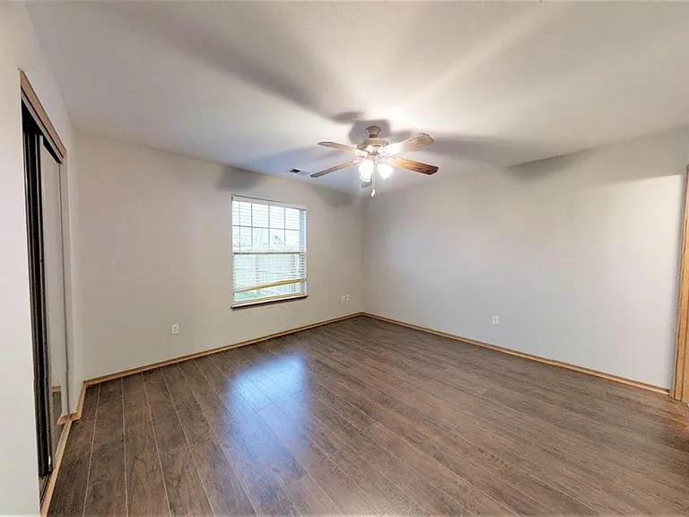 1945 W 86th Ln — Photo 10