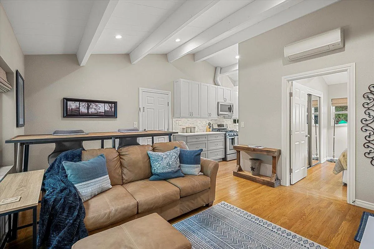 1 bed, 500 sqft, $2,500 — Photo 4