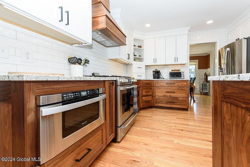 4th image of 8018 Gregory Lane