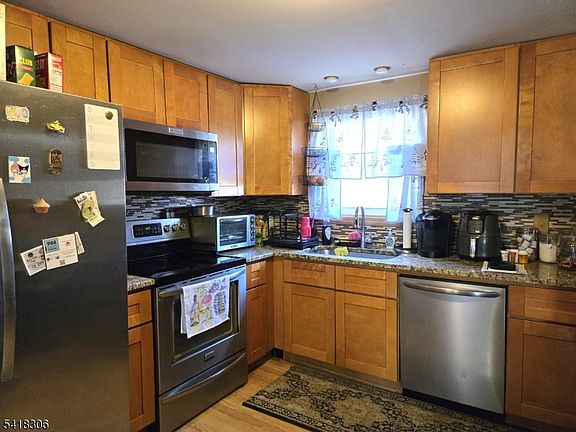 2nd image of 125 Bowerstown Rd