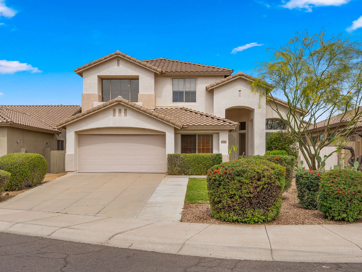 4 bed, 2.5 bath, 2575 sqft, $4,400 — Photo 1