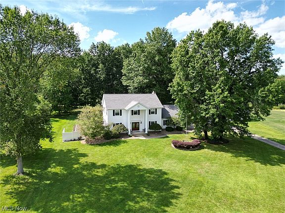 2nd image of 901 Country Manor Dr