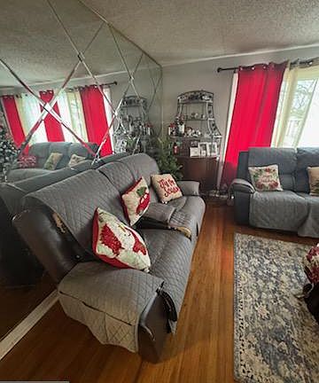 5th image of 2251 Mulford Ave