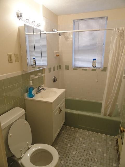 2nd image of 402R Highland Ave #2MMR