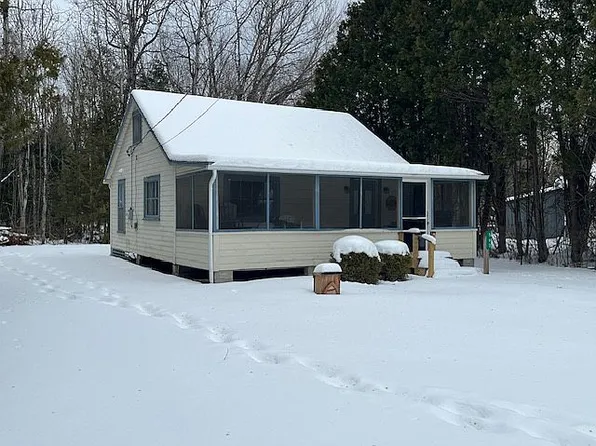 563 Four H Rd, Derby, VT 05829