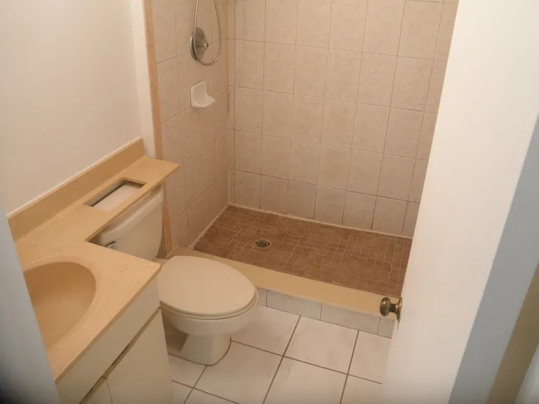 3896 Victoria Dr — Photo 9