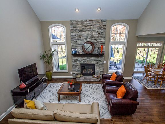 4th image of 21380 Castlewood Dr