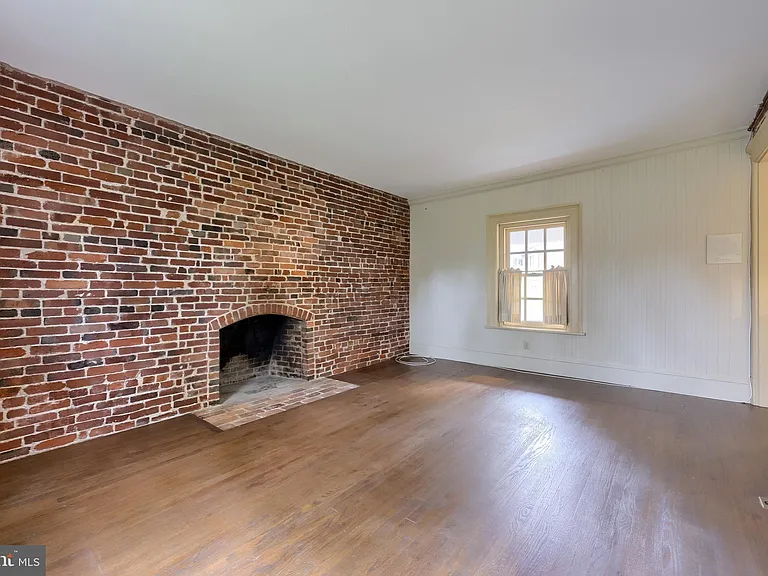 226 E Caracas Ave — Photo 27