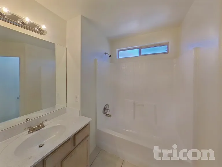 9002 W Palm Ln — Photo 10