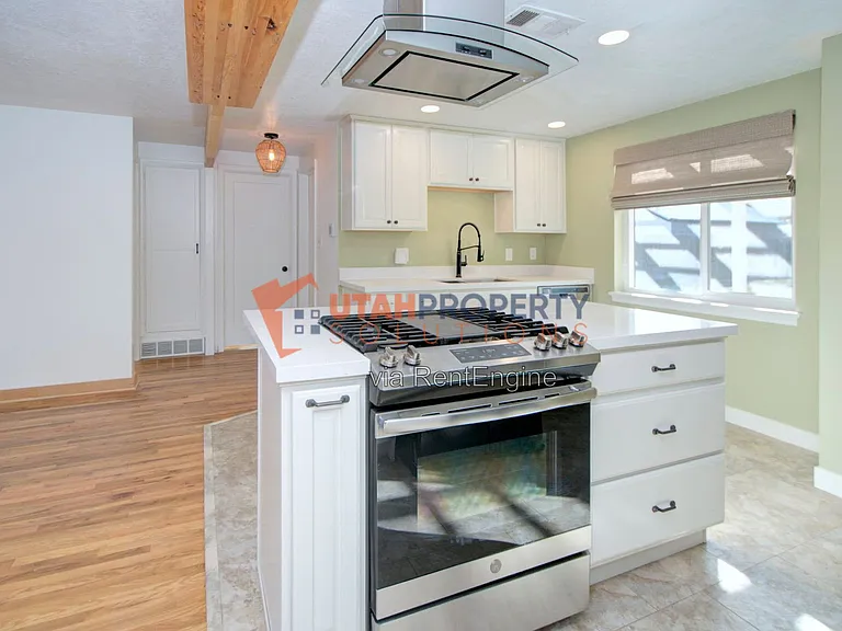 860 E Vics Rd — Photo 12