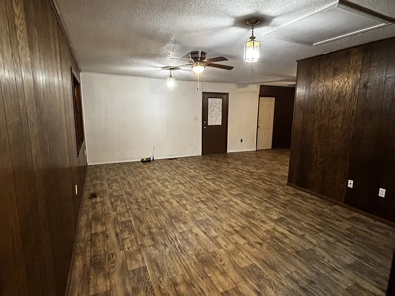 707 Louise St — Photo 4