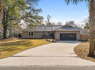 165 Gooseneck Rd W, Rocky Point, NC 28457