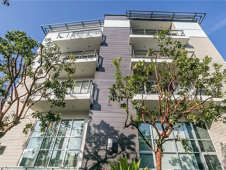 12837 Moorpark St #107 — Photo 2