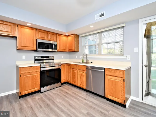 19 Jennifer Dr, Chalfont, PA 18914