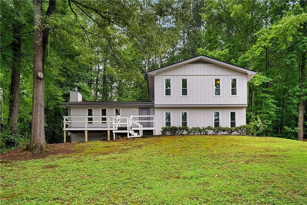 3 bed, 2.0 bath, 1650 sqft, $2,250 — Photo 1