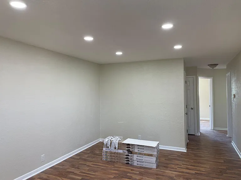 26325 Notre Dame St — Photo 5