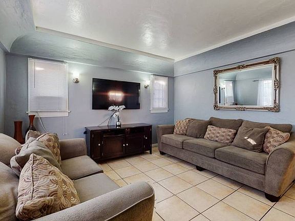 5th image of 3719 W 60th St
