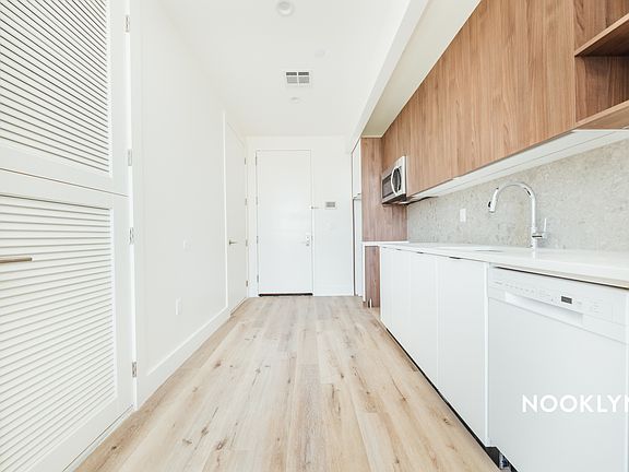 2nd image of 380 Grove St #5B