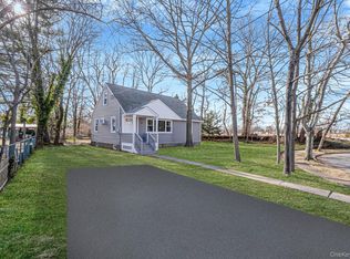 540 Mitchell St, Uniondale, NY